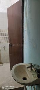 Bathroom Image of 750 Sq.ft 2 BHK Builder Floor for rent in Gaurabagh Lucknow for Rs. 7500