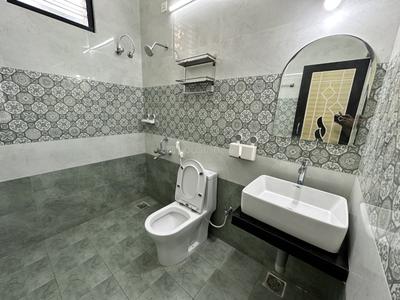 Bathroom Image of 900 Sq.ft 1 BHK Independent House for rent in Lawspet Puducherry for Rs. 13000