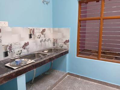 Kitchen Image of 350 Sq.ft 1.5 BHK Independent House for rent in Rajajipuram Lucknow for Rs. 8000