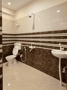 Bathroom Image of 500 Sq.ft 1 BHK Independent House for rent in Sector 51 Noida for Rs. 15000