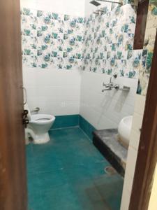 Bathroom Image of 1400 Sq.ft 2 BHK Builder Floor for rent in Indra Nagar Colony Dehradun for Rs. 20000