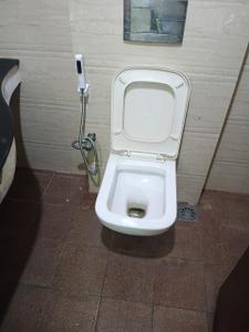 Bathroom Image of 1100 Sq.ft 2 BHK Apartment / Flat for rent in Aishvariyaa Flats, Velachery Chennai for Rs. 27000