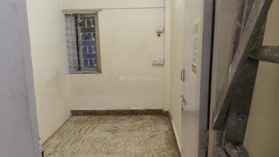 Bedroom Image of 700 Sq.ft 1.5 BHK Apartment / Flat for rent in Santacruz West Mumbai for Rs. 65000