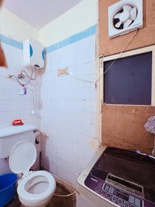 Bathroom Image of 500 Sq.ft 1 BHK Apartment / Flat for rent in Shipra Suncity, Indirapuram Ghaziabad for Rs. 19500