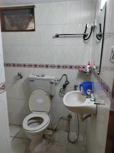 Bathroom Image of 1500 Sq.ft 3 BHK Apartment / Flat for rent in Worli Mumbai for Rs. 220000