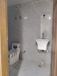 Common Bathroom Image of 550 Sq.ft 1 BHK Apartment / Flat for rent in Chhattarpur New Delhi for Rs. 16500