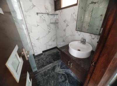 Bathroom Image of 2476 Sq.ft 4 BHK Independent House for rent in Shakti Nagar New Delhi for Rs. 80000