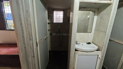 Bathroom Image of 430 Sq.ft 1 BHK Apartment / Flat for rent in Rishikesh Housing Society, Malad West Mumbai for Rs. 30000