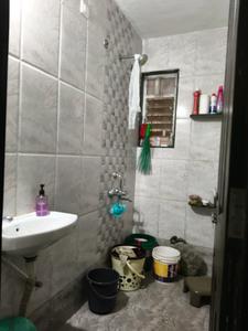 Common Bathroom Image of 650 Sq.ft 1 BHK Apartment / Flat for rent in Kothrud Pune for Rs. 16000