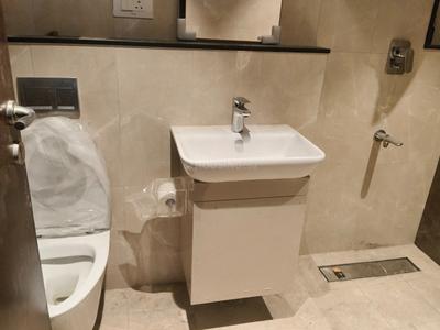 Bathroom Image of 1800 Sq.ft 3.5 BHK Apartment / Flat for rent in Mandaveli Chennai for Rs. 110000