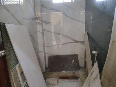 Common Bathroom Image of 950 Sq.ft 2 BHK Apartment / Flat for sale in Shalimar Garden Ghaziabad for Rs. 4650000