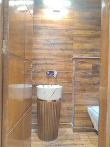 Common Bathroom Image of 3250 Sq.ft 4 BHK Builder Floor for sale in Ridhi Signature Floors 358 Sqyd, Sector 21C Faridabad for Rs. 33000000