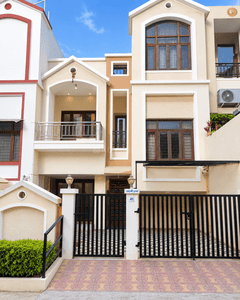 Building Image of 4500 Sq.ft 3.5 BHK Independent House for rent in Kotecha Nagar Rajkot for Rs. 45000
