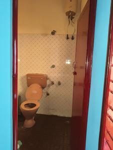 Bathroom Image of 850 Sq.ft 2 BHK Builder Floor for rent in Korattur Chennai for Rs. 18000