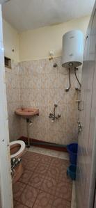 Bathroom Image of 318 Sq.ft 1 RK Apartment / Flat for rent in Domlur Layout Bengaluru for Rs. 28000