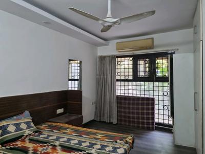 Bedroom Image of 1650 Sq.ft 3 BHK Builder Floor for rent in Janakpuri New Delhi for Rs. 50000