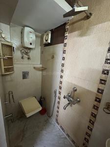 Bathroom Image of 800 Sq.ft 2 BHK Builder Floor for rent in Lajpat Nagar New Delhi for Rs. 45000