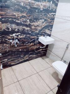 Bathroom Image of 1000 Sq.ft 2 BHK Builder Floor for rent in IBD Indus Satellite Greens, Lasudia Mori Indore for Rs. 11000