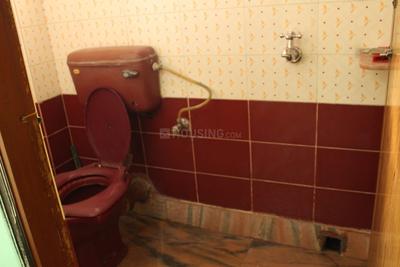 Bathroom Image of 750 Sq.ft 2 BHK Apartment / Flat for rent in Maniktala Kolkata for Rs. 22000