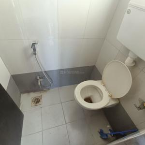Bathroom Image of 500 Sq.ft 1 BHK Apartment / Flat for rent in Apple Aroma, Maan Pune for Rs. 18000