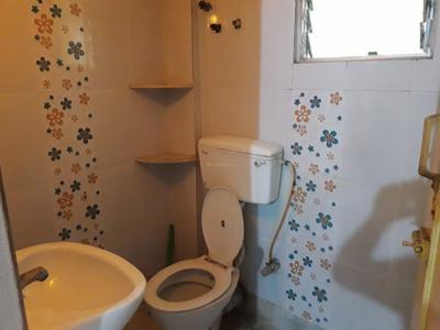 Bathroom Image of 450 Sq.ft 1 BHK Apartment / Flat for sale in Haltu Kolkata for Rs. 2650000