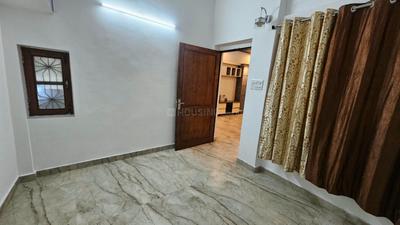 Bedroom Image of 900 Sq.ft 3 BHK Builder Floor for rent in Tughlakabad New Delhi for Rs. 30000