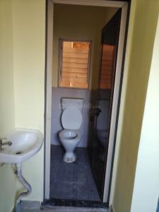 Bathroom Image of 1000 Sq.ft 1 BHK Independent House for rent in Maharshi Nagar Pune for Rs. 17000