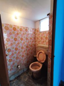 Bathroom Image of 750 Sq.ft 2 BHK Apartment / Flat for rent in Airport Gate no. 1 Kolkata for Rs. 10000
