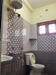 Bathroom Image of 1200 Sq.ft 2 BHK Independent House for rent in Varanasi Bengaluru for Rs. 24000
