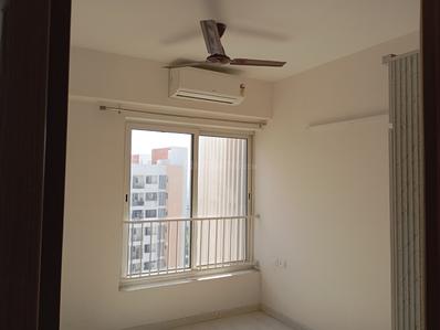Bedroom Image of 1215 Sq.ft 2 BHK Apartment / Flat for sale in Shapoorji Pallonji JoyVille, Sector 102 Gurgaon for Rs. 20000000