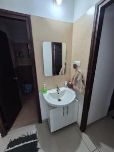 Bathroom Image of 1705 Sq.ft 3 BHK Apartment / Flat for rent in Darshanam Central Park, Sayajiganj Vadodara for Rs. 33000