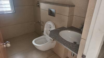 Bathroom Image of 1900 Sq.ft 4 BHK Apartment / Flat for rent in New Alkapuri Vadodara for Rs. 32000