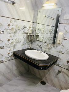 Bathroom Image of 2152 Sq.ft 3 BHK Builder Floor for rent in Gomti Nagar Lucknow for Rs. 32000