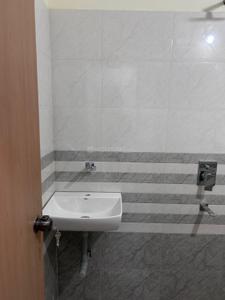 Bathroom Image of 1500 Sq.ft 3 BHK Apartment / Flat for rent in Manewada Nagpur for Rs. 20000