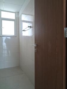 Common Bathroom Image of 1545 Sq.ft 3 BHK Apartment / Flat for rent in Godrej Woods, Sector 43 Noida for Rs. 75000