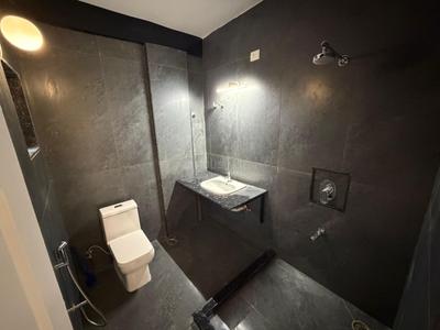 Bathroom Image of 2200 Sq.ft 3 BHK Apartment / Flat for rent in Jubilee Hills Hyderabad for Rs. 75000