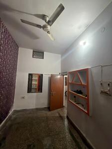 Bedroom Image of 450 Sq.ft 2 BHK Builder Floor for rent in Vikas Nagar Lucknow for Rs. 8000