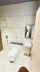 Bathroom Image of 800 Sq.ft 1 BHK Builder Floor for rent in Vishnu Puri Colony Indore for Rs. 15000