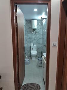 Bathroom Image of 700 Sq.ft 1 BHK Independent House for rent in Hari Nagar New Delhi for Rs. 21000
