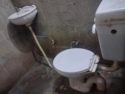 Bathroom Image of 800 Sq.ft 3 BHK Independent House for rent in Shastri Nagar Meerut for Rs. 7500