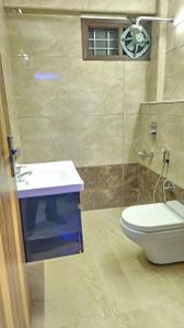 Bathroom Image of 1600 Sq.ft 3 BHK Apartment / Flat for sale in Saket New Delhi for Rs. 45000000