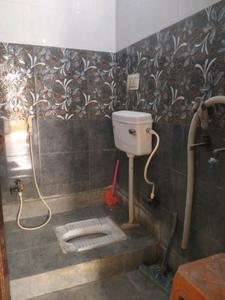 Common Bathroom Image of 900 Sq.ft 2 BHK Apartment / Flat for sale in Shalimar Garden Ghaziabad for Rs. 5200000