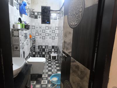 Bathroom Image of 675 Sq.ft 1 BHK Independent House for rent in Sector 104 Gurgaon for Rs. 16000