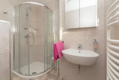 Bathroom Image of 1800 Sq.ft 3 BHK Apartment / Flat for sale in Juhu Mumbai for Rs. 55000000