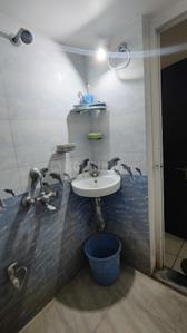 Bathroom Image of 500 Sq.ft 1 RK Builder Floor for rent in Murai Mohalla Indore for Rs. 6000