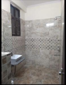 Bathroom Image of 2000 Sq.ft 3 BHK Independent House for rent in Sector 46 Noida for Rs. 42000