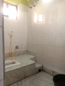 Common Bathroom Image of 1000 Sq.ft 3 BHK Apartment / Flat for sale in Geetanjali Apartment, Nagerbazar Kolkata for Rs. 3500000