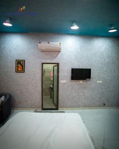 Hall Image of 4500 Sq.ft 6 BHK Independent House for sale in Govindpura Jaipur for Rs. 60000000