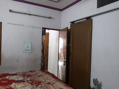 Bedroom Image of Anu Gera PG in Shalimar Bagh, New Delhi