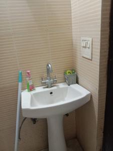 Bathroom Image of 650 Sq.ft 2 BHK Apartment / Flat for rent in Ansal Sushant City Meerut, Ansal's Sushant City Meerut for Rs. 5000